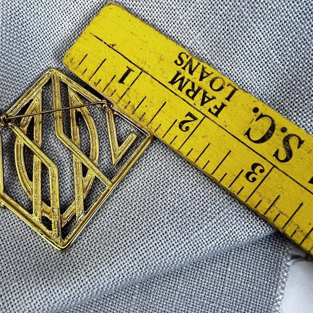 Modern Gold Brooch Lapel Pin Abstract Costume Jewelry Accessory Unisex Fashion